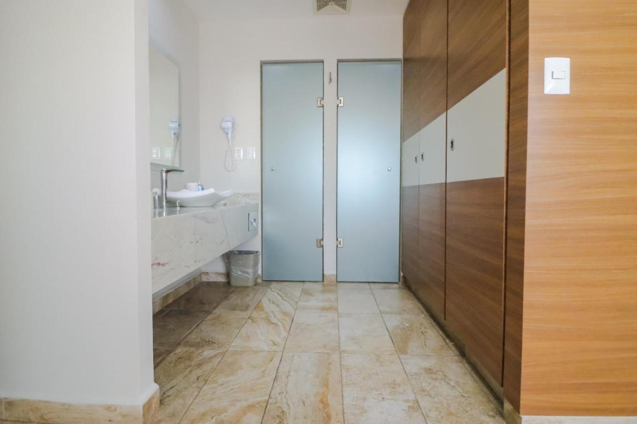 לאון Hotel Soleil Business Class מראה חיצוני תמונה