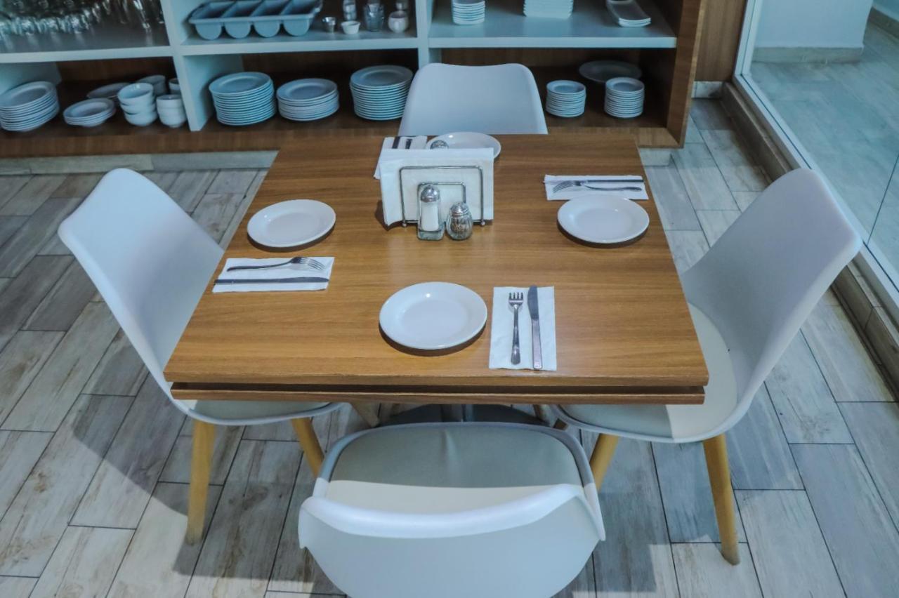 לאון Hotel Soleil Business Class מראה חיצוני תמונה