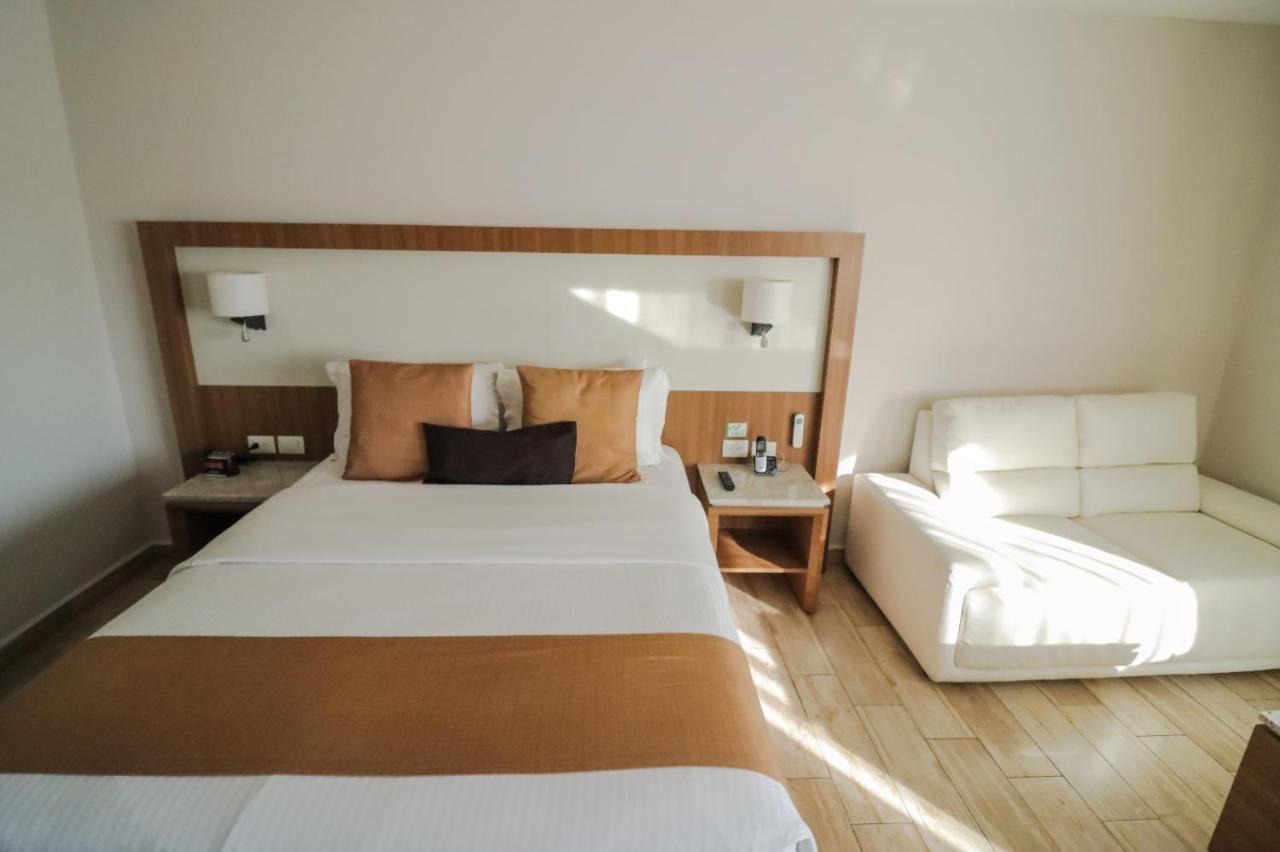 לאון Hotel Soleil Business Class מראה חיצוני תמונה