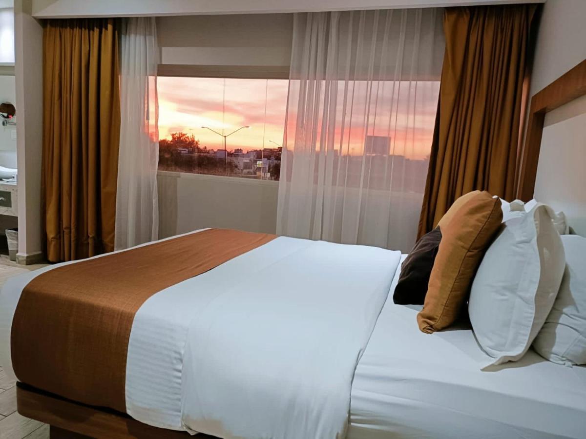 לאון Hotel Soleil Business Class מראה חיצוני תמונה