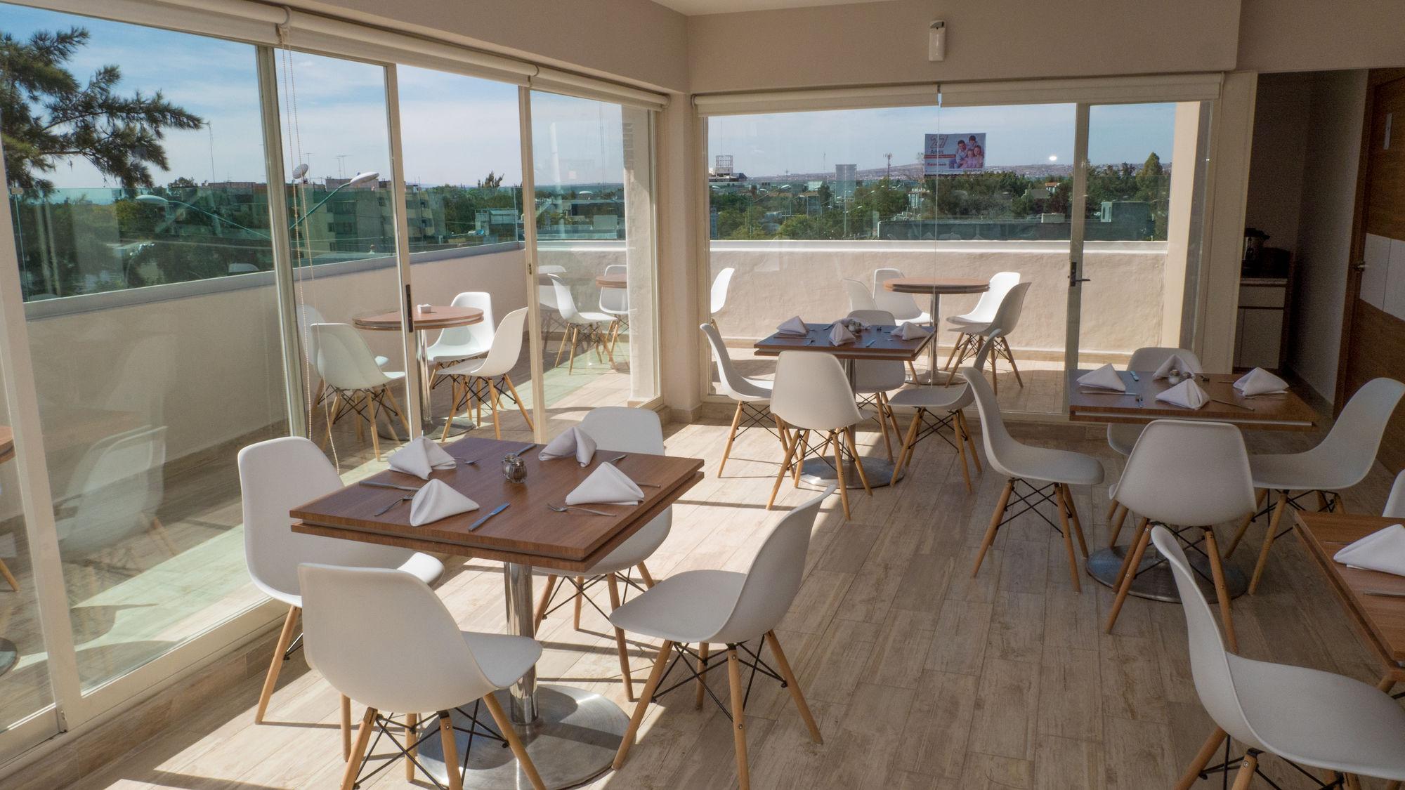 לאון Hotel Soleil Business Class מראה חיצוני תמונה