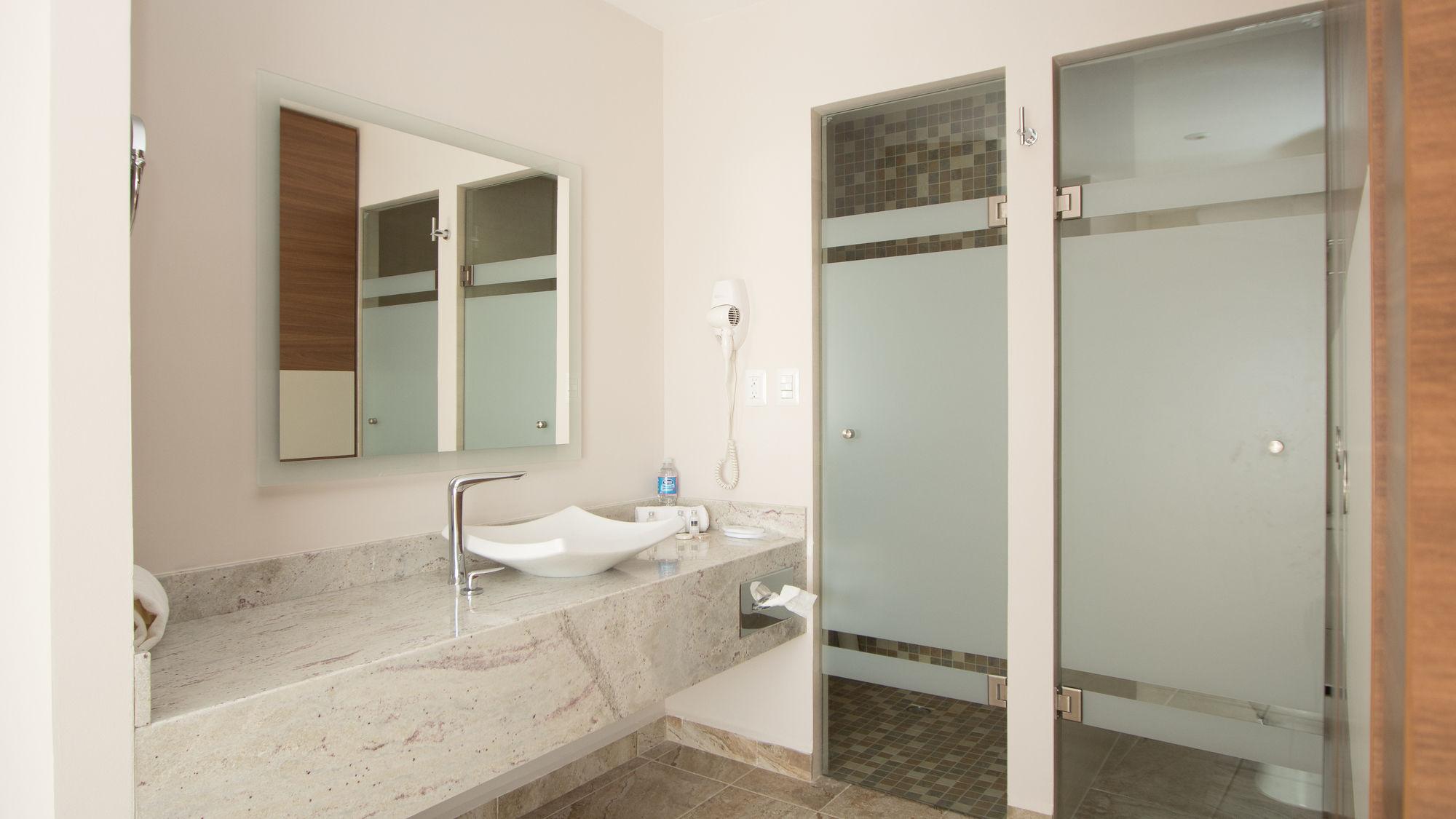 לאון Hotel Soleil Business Class מראה חיצוני תמונה