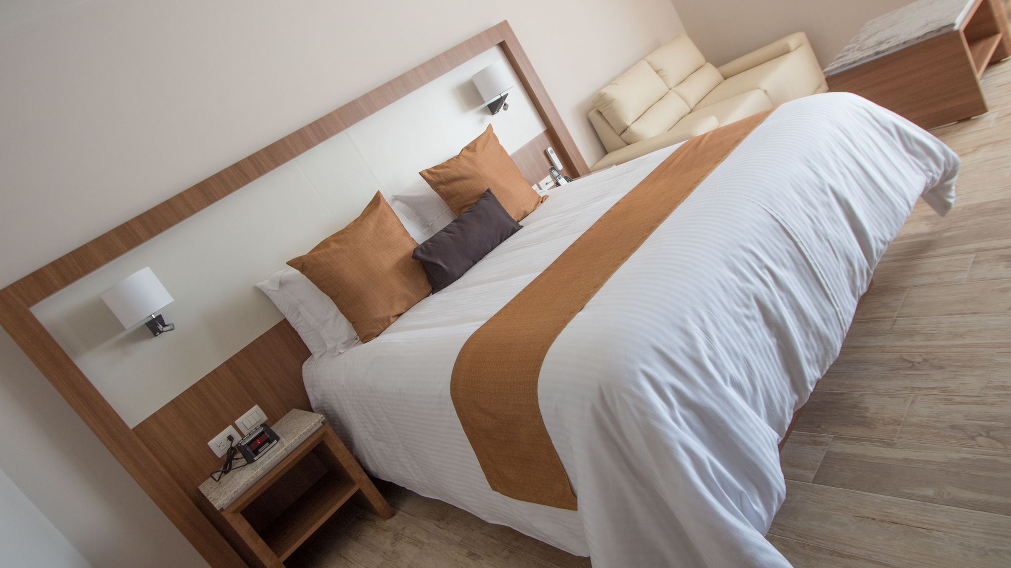 לאון Hotel Soleil Business Class מראה חיצוני תמונה