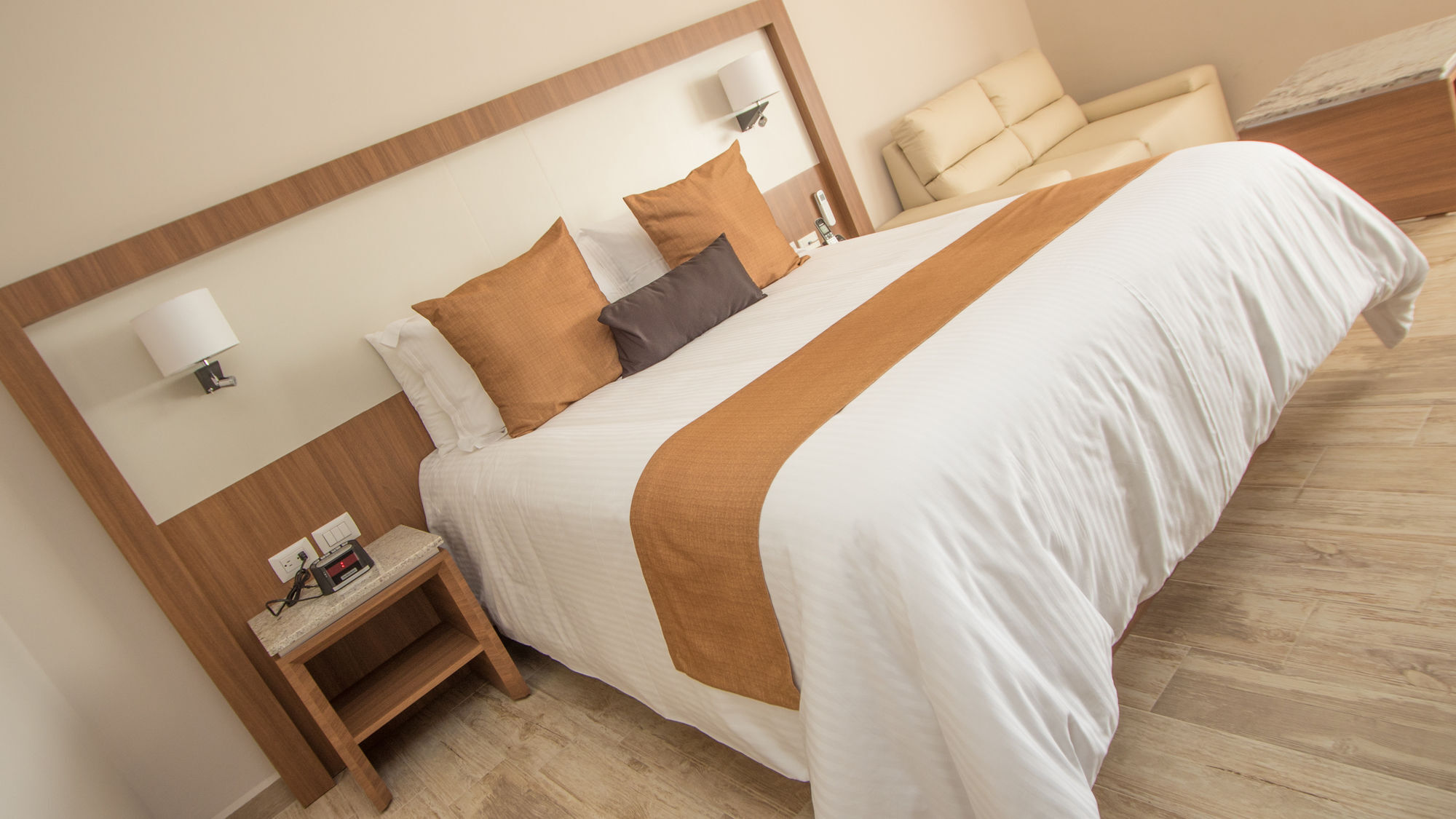 לאון Hotel Soleil Business Class מראה חיצוני תמונה