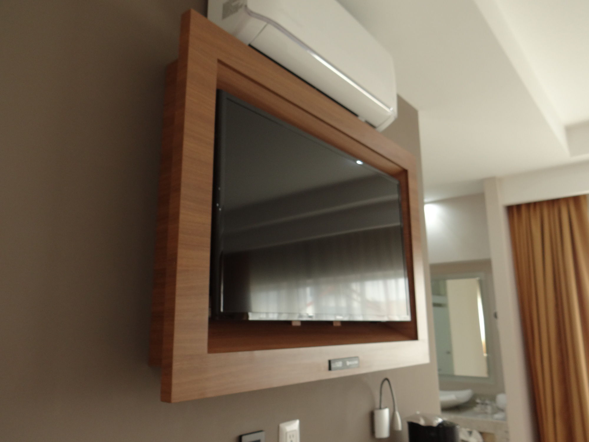 לאון Hotel Soleil Business Class מראה חיצוני תמונה